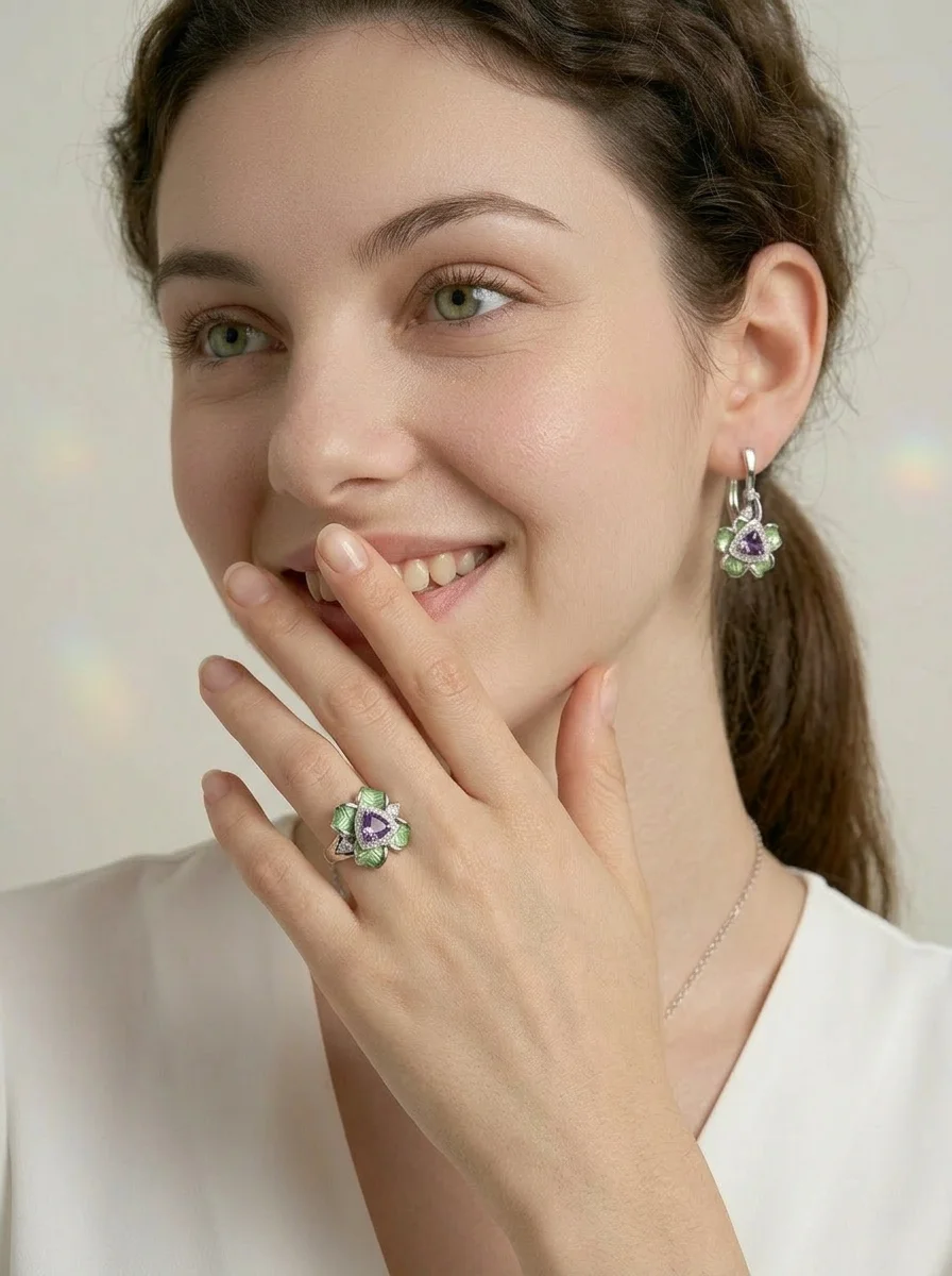 Кольцо "Мерседес" с аметистом и бриллиантами